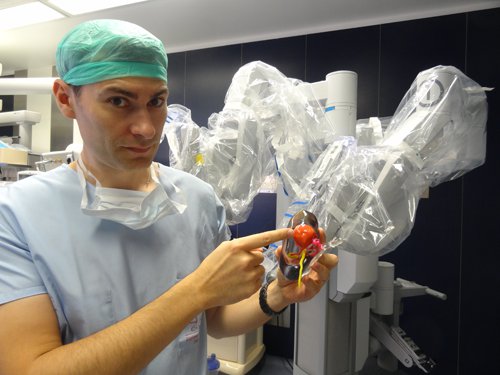 For-Dr-Bernhard-one-of-the-surgeons-at-the-CHU-de-Bordeaux-the-only-thing-more-accurate-than-a-multi-material-color-3D-printed-model-of-a-patients-kidney-is-the-patient-himself_Image-#1.png