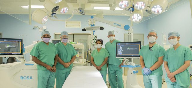 Mater Private Network Cork Mr Maha, Mr Davarinos and Surgical Team with Rosa Robot 7.jpg