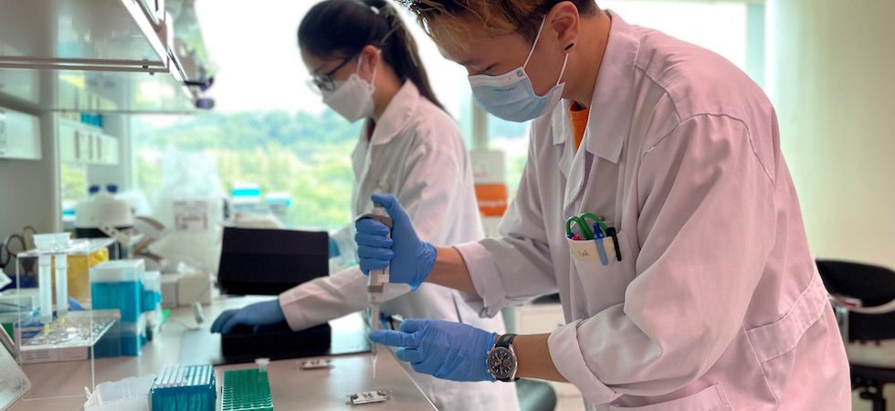 [SMART] SMART researcher and co-author of the paper Hoi Lok Cheng performs the rapid neutralising antibody test on the lab prototype.jpg